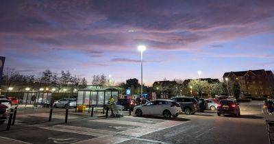 Хотела запомнить закат: женщина случайно сфотографировала НЛО рядом с магазином (фото) - focus.ua - Украина - Англия - Великобритания