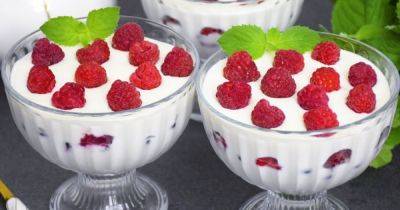 Десерт с творогом и замороженными ягодами: простой рецепт аппетитного лакомства