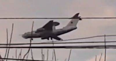Полет в зону невозврата: российский самолет А-50 показали накануне уничтожения (видео)