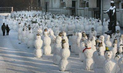 В Украине слепили снеговика высотой более трех метров - фото