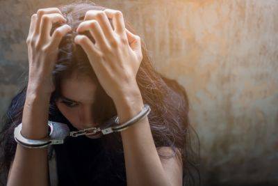 Полиция Эйлата отдала под суд двух женщин, позвонивших с жалобами на семейное насилие