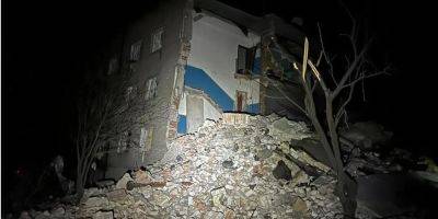 В Нью-Йорке Донецкой области российская ракета попала в дом, обвалился подъезд, под завалами есть люди — ОВА