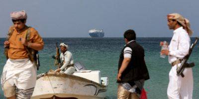 Хуситы обещают продолжать атаковать суда в Красном море