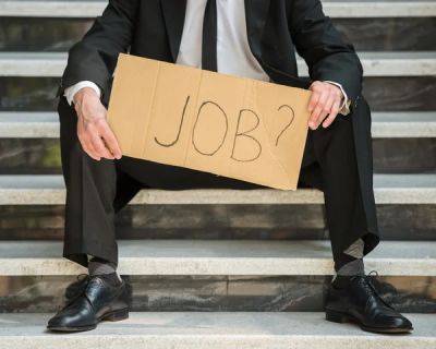 Количество зарегистрированных безработных в Украине упало в два раза за год