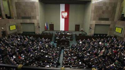 Польская оппозиция требует освободить из тюрьмы экс-главу МВД и его зама