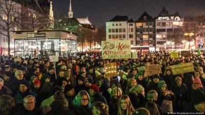 Более 10 000 человек протестовали против АдГ в Кельне