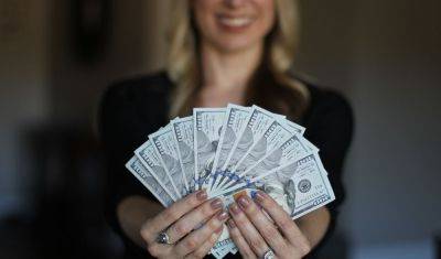 Перекрученный доллар никак не успокоится: банки и обменки снова изменили курс валют на среду, 17 января - ukrainianwall.com - США - Украина
