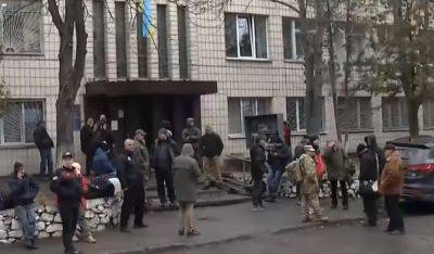 Мобилизация в Украине: безработным будут предлагать вакансии в армии через центры занятости