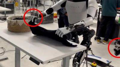 Маск показал, как Optimus складывает рубашку — и «засветил» инженера, который управлял движениями робота