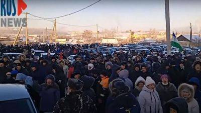 В Башкирии сотни людей пришли к суду поддержать активиста, защищавшего шихан Куштау