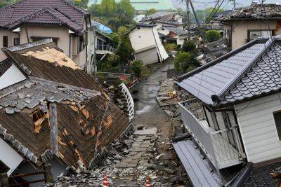 Япония продолжает оценивать ущерб, погибли по меньшей мере 30 человек