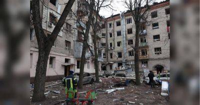 Центр Харькова снова под обстрелом: повреждены многоэтажки, десятки раненых (фото)