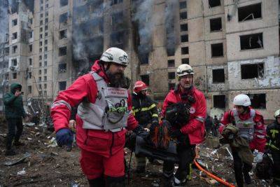 Массовый удар по Киеву: в городе масштабная эвакуация, свет и воду вернули, но последствия очень тяжелые