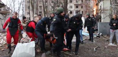 Из-за ракетной атаки на Харьков пострадали 50 человек, из них 6 – дети (видео)