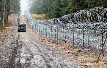Мигранты со стороны Беларуси забросали польских пограничников горящими палками