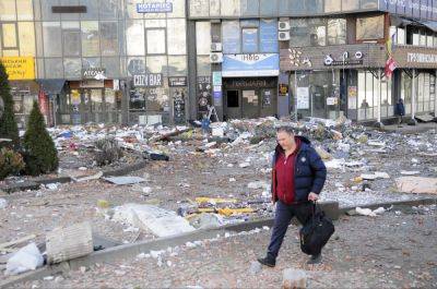 Удары по Киеву 2 января - видео из магазина, разрушенного ракетой