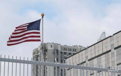 Обломки ракет упали у посольства США в Киеве