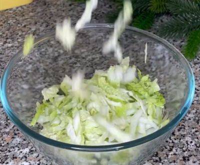 Разметут со стола: что добавить в салат из пекинской капусты, чтобы было еще вкуснее