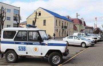 Минчанин не смог на Новый год остановить такси в Лиде и вызвал милицию