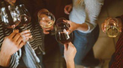 Употреблять алкоголь на морозе опасно – почему нельзя греться спиртными напитками