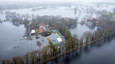 Наводнения и шторм в Западной Европе: жители готовятся к худшему