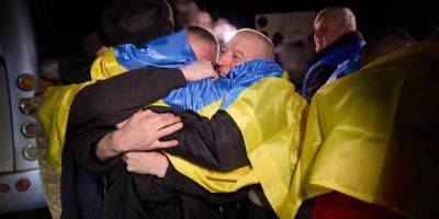 Защитники Азовстали и острова Змеиный. Украина вернула из российского плена более 200 военных и гражданских