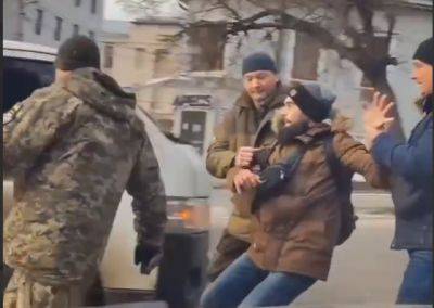Насильно затащили парня в бус в Харькове: в ТЦК разбираются, их ли сотрудники