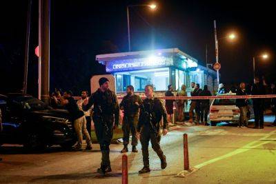 Подробности теракта в Мишор-Адумим, террорист пытался стрелять из оружия охранников - news.israelinfo.co.il - Иерусалим