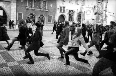 В воскресенье в Праге состоится «День глупой походки» - vinegret.cz - Чехия - Прага - День