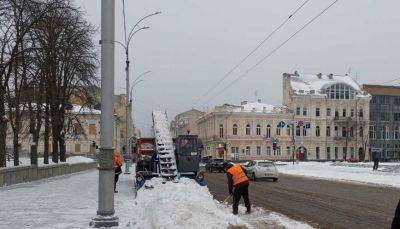 Снег в Харькове: на улицах работают почти 2000 дворников и 200 единиц техники