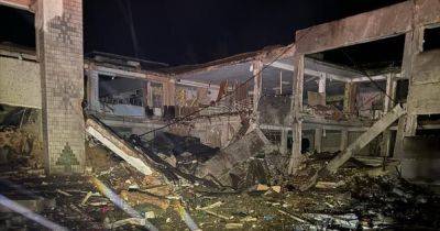Ночной удар по центру Курахово: оккупанты разрушили школу, детсад и кафе, – ОВА (фото)