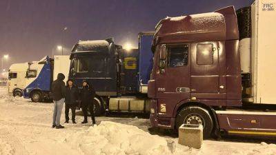 Польские дальнобойщики вновь блокируют КПП на границе с Украиной