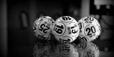 Сломали систему? В Великобритании двое математиков утверждают, что для выигрыша в лотерее вам нужно всего 27 билетов