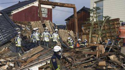 Землетрясение в Японии: спасатели достали из-под завалов пожилую женщину - ru.euronews.com - США - Токио - Япония