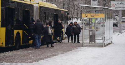 8 миллионов гривен за "современные павильоны": в Киеве объявили тендер на остановки из стекла