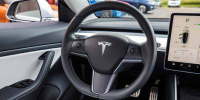 Проблема автопилота. Tesla отзывает еще 1,62 миллиона своих электромобилей