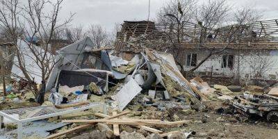 В Херсонской области россияне уничтожили модульные дома переселенцев, склад с гуманитаркой и здание сельсовета