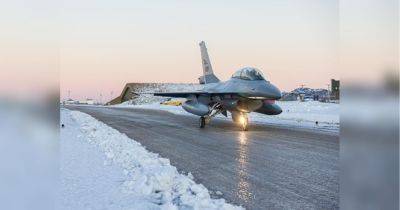 Дания отложила передачу долгожданных F-16 Украине: названа причина