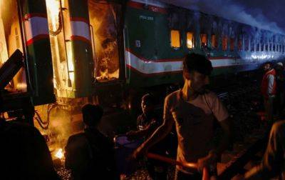 В Бангладеш перед выборами неизвестные подожгли поезд, есть жертвы - korrespondent.net - Украина - Бангладеш