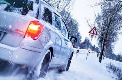 Чтобы машину не выбросило на остановку или под фуру: как нужно правильно ездить в гололед и в снегопад