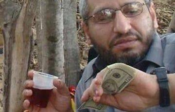 Пластиковый стаканчик и пачка долларов: Израиль показал трофейное фото главаря ХАМАС