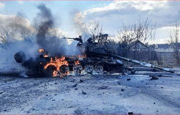 Появились эксклюзивные кадры разгрома российских танковых колонн под Угледаром