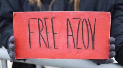 В Киеве сотни людей провели акцию Free Azov - pravda.com.ua - Киев