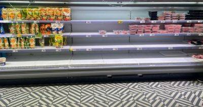 В России снова жалуются: с полок магазинов пропало куриное мясо (фото)