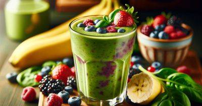 Витаминный смузи с ягодами, бананом и шпинатом: вкусно и полезно