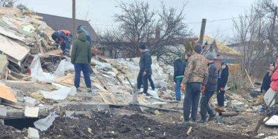 Россияне атаковали Никополь дроном-камикадзе, обломки сбитой возле Днепра ракеты уничтожили дачный дом