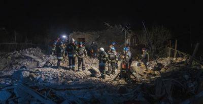 Ракетный удар по Покровскому району: из-под завалов достали тело ребенка, поиск людей продолжается