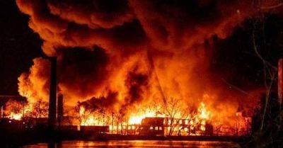 Колоссальный пожар на складе оружия, предназначенного для Украины, в Нью-Джерси - obzor.lt - США - Украина - Киев - Нью-Йорк - шт.Нью-Джерси