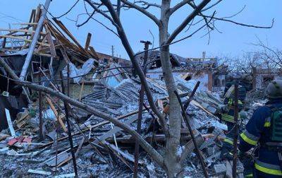 В Змиеве на Харьковщине из-под завалов достали двух человек, одного ищут