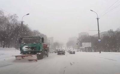 Украину накрыла лютая непогода, часть областей засыпает снегом: 8 главных автодорог могут перекрыть - списки